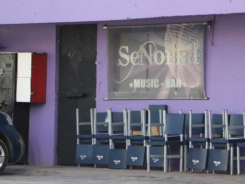 mesera bar Señorial herida