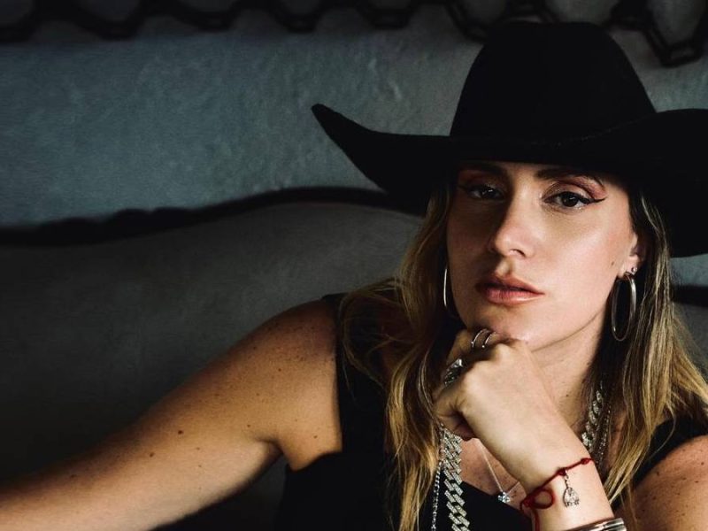 la cantante jennifer rojo debuta en los corridos tumbados con la canción Tarot