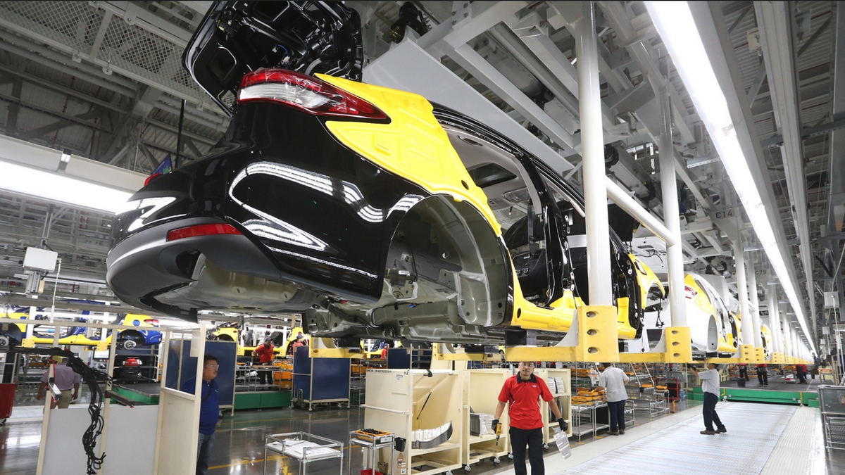 Chips y bloqueos carreteros afecta producción automotriz