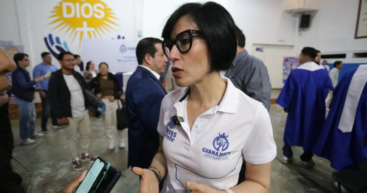 rosario-corona-tarjeta-rosa-guanajuato