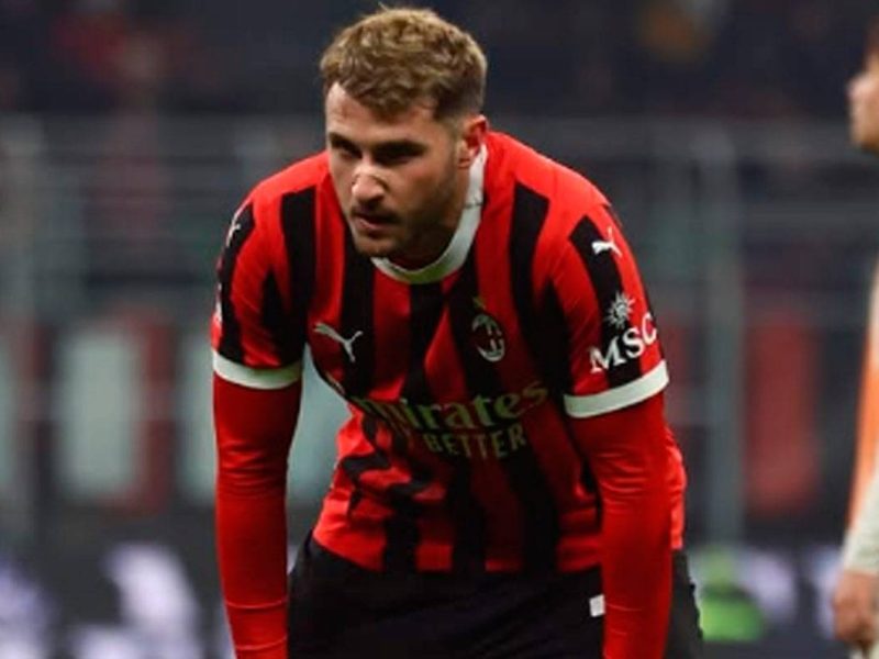 Santi Gimenez no pudo ver actividad con el Milan.