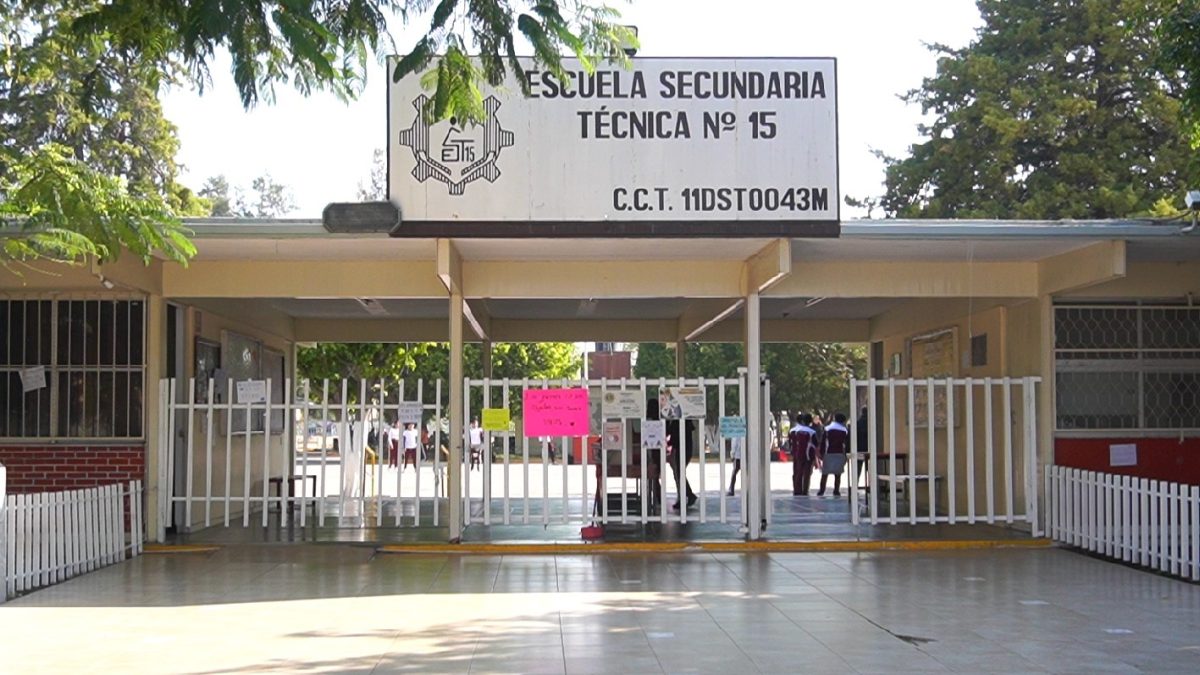 ¡No a la perrera! Estudiantes