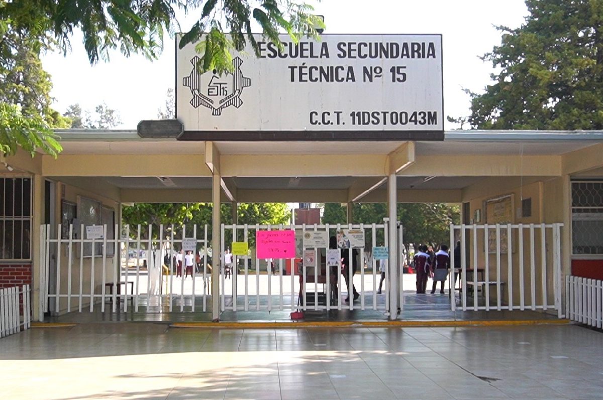 ¡No a la perrera! Estudiantes