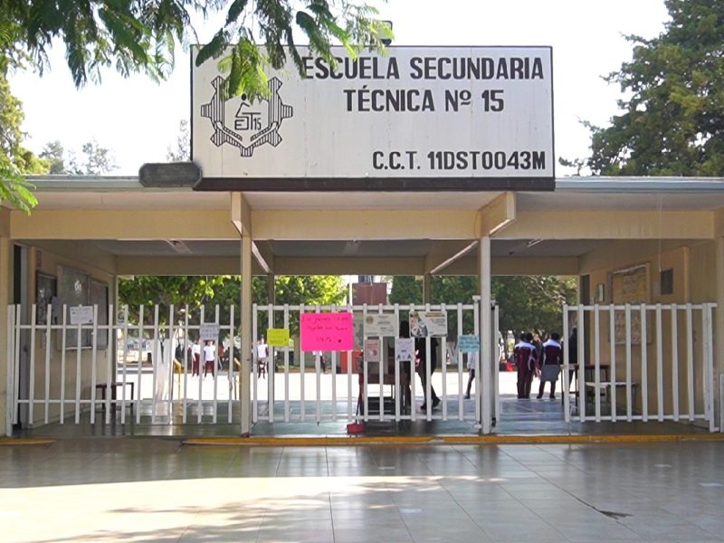 ¡No a la perrera! Estudiantes