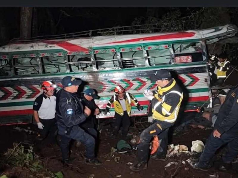 Mueren 15 pasajeros en autobús de Transportes Sinaloa en frontera entre México y Guatemala