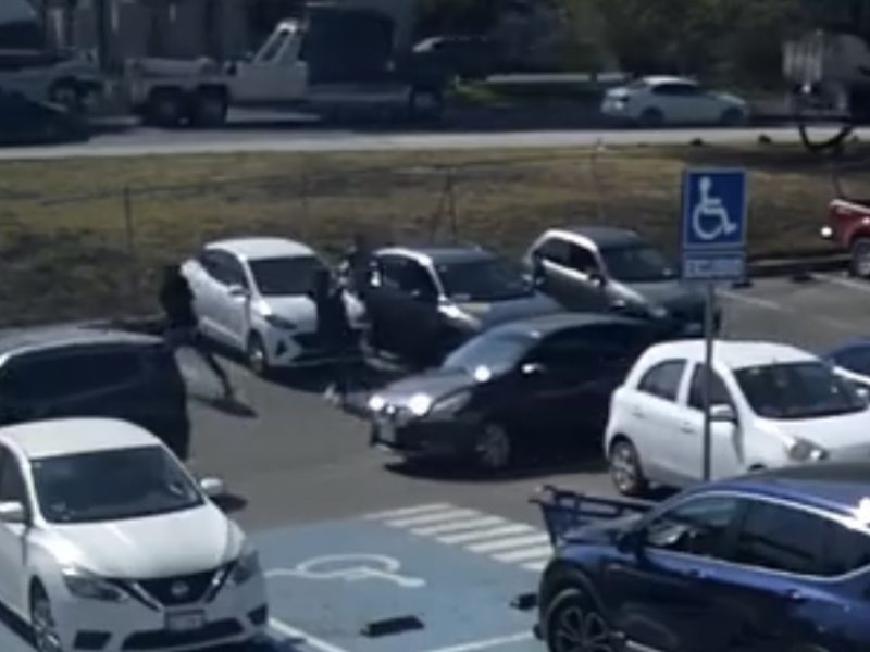 Detienen a conductor de taxi ejecutivo; lo acusan de ser cómplice de asalto en Vía Alta