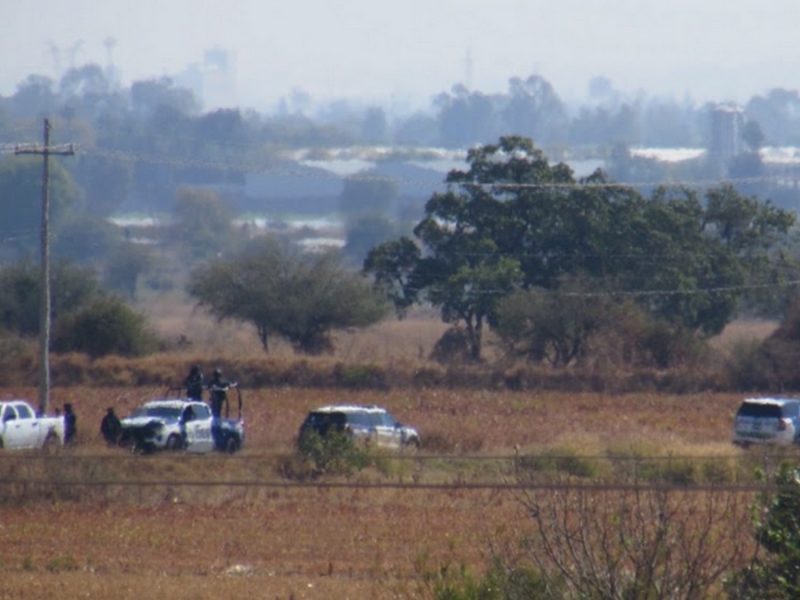 Persecución y balacera en Juventino Rosas entre policías y civiles armados acaba con varios detenidos