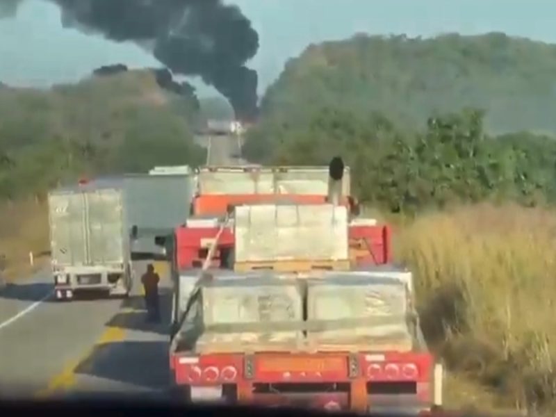 Balaceras y bloqueos en Sinaloa