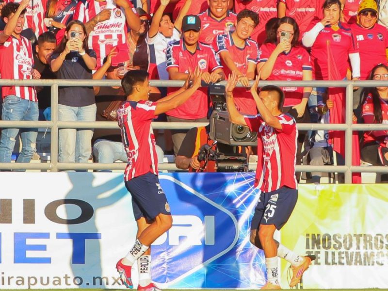 Broncas, sobrecupo y golazos: Chivas golea al Irapuato en amistoso
