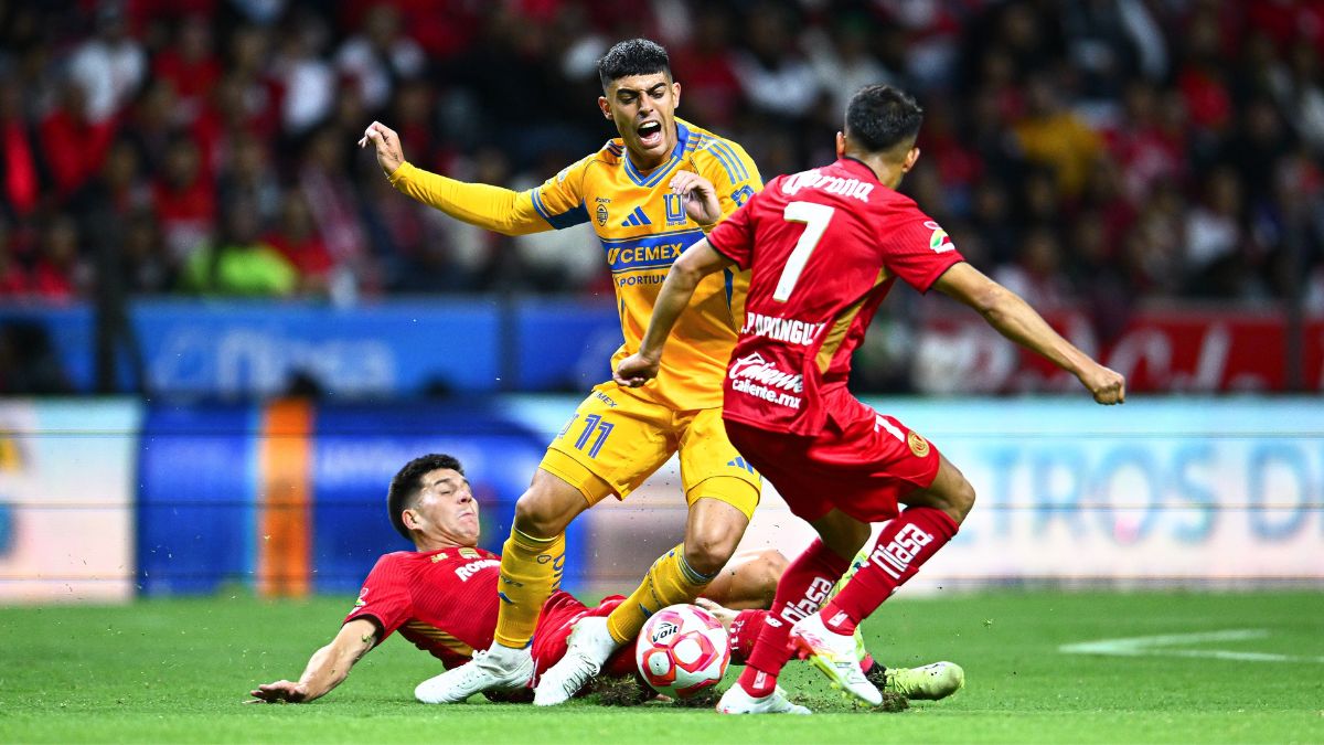 Toluca y Tigres en su enfrentamiento de la jornada regular del Apertura 2025. Foto: Mexsport.