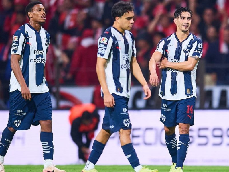 Parte del plantel del Monterrey luego de quedar eliminados en Toluca. Foto: Mexsport.