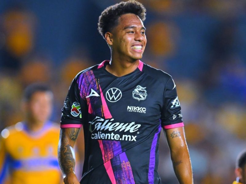 Efraín Orona en un partido del Puebla. Foto: Mexsport.