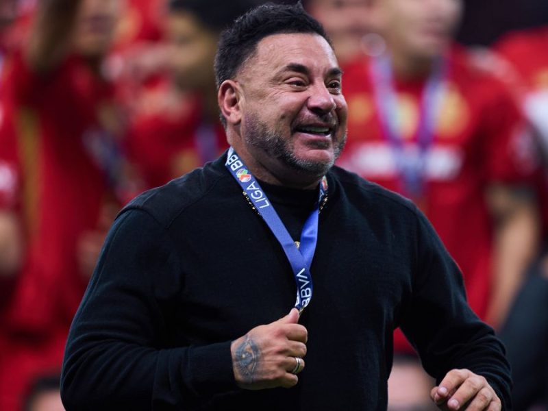 Antonio Mohamed celebrando el Bicampeonato del Toluca, que ganó los torneos Clausura y Apertura 2025. Foto: Mexsport.