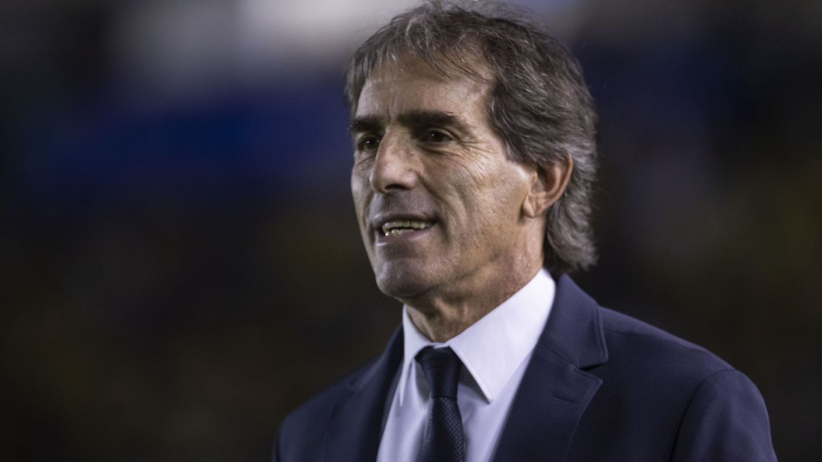 Guillermo Almada ha sido separado de su cargo con el Valladolid. Foto: Mexsport.