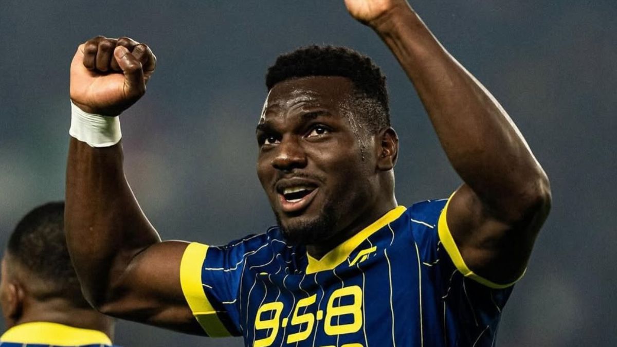 Daniel Mosquera celebrando un gol con el Hellas Verona.