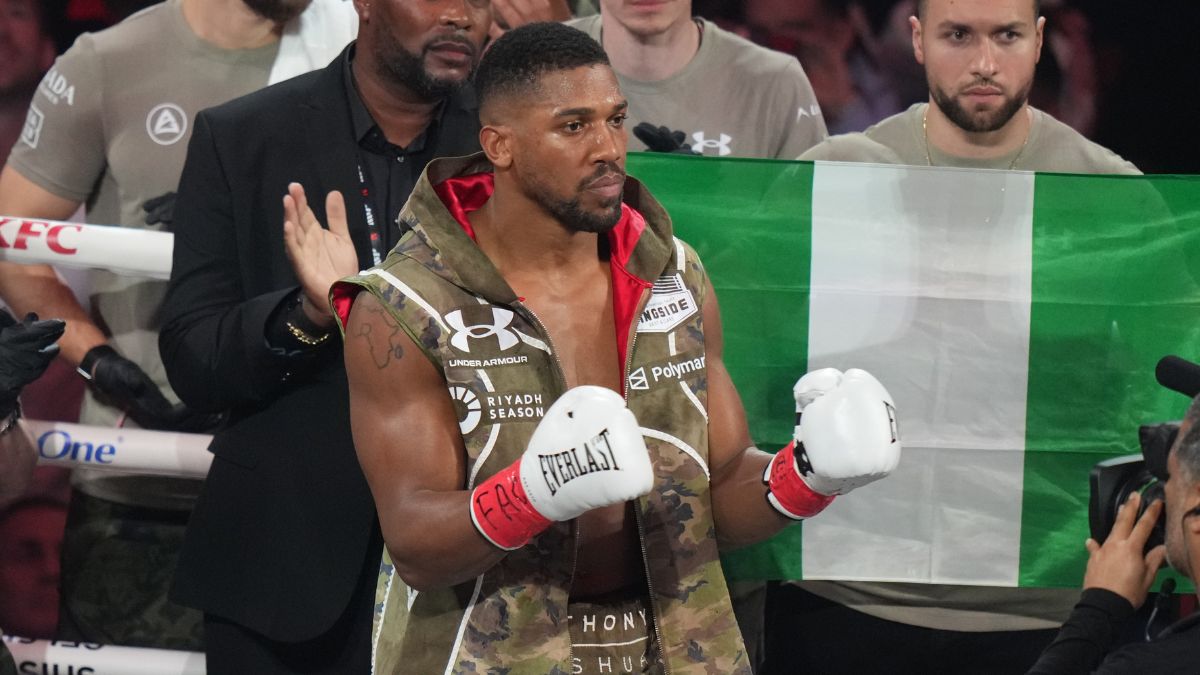 Anthony Joshua arriba del cuadrilátero. Foto: Agencia AP.