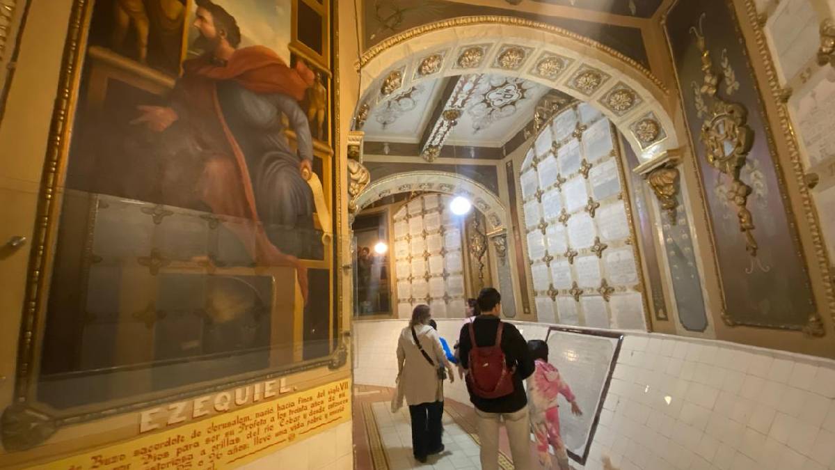 Criptas en el Templo Expiatorio 01