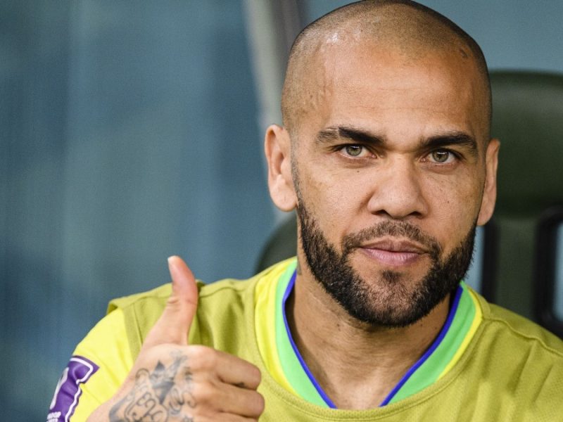 Dani Alves sigue su preparación para ser Director Técnico