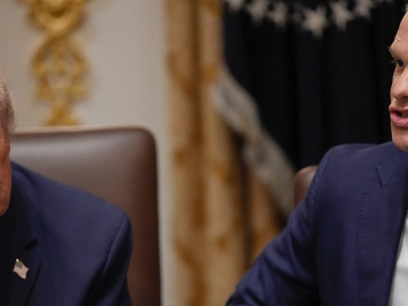 Donald Trump y Pete Hegseth