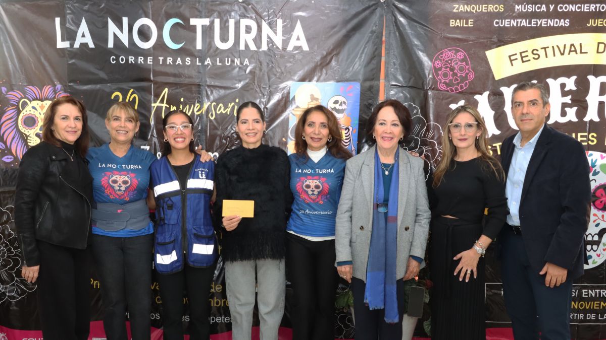 Entrega de donativos de la carrera “La Nocturna”