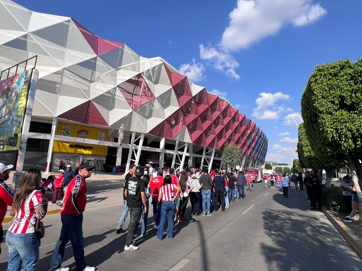 Irapuato Vs Chivas: Caos en el acceso al Sergio León Chávez