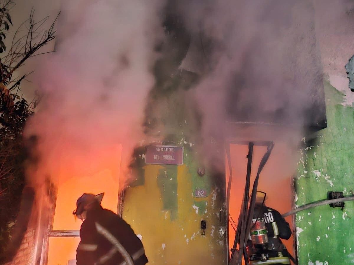Incendio en casa abandonada alarma a vecinos de la colonia 11 de Julio