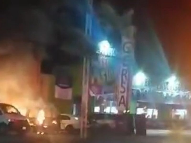 Persisten ataques incendiarios en Irapuato: Prenden fuego a auto en el bulevar Díaz Ordaz