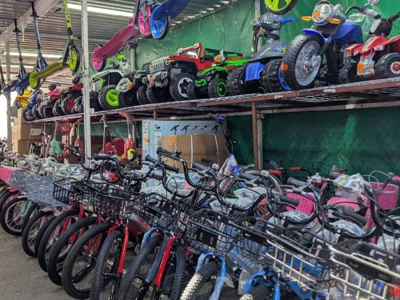 Esperan a los Reyes Magos en Plaza del Comercio