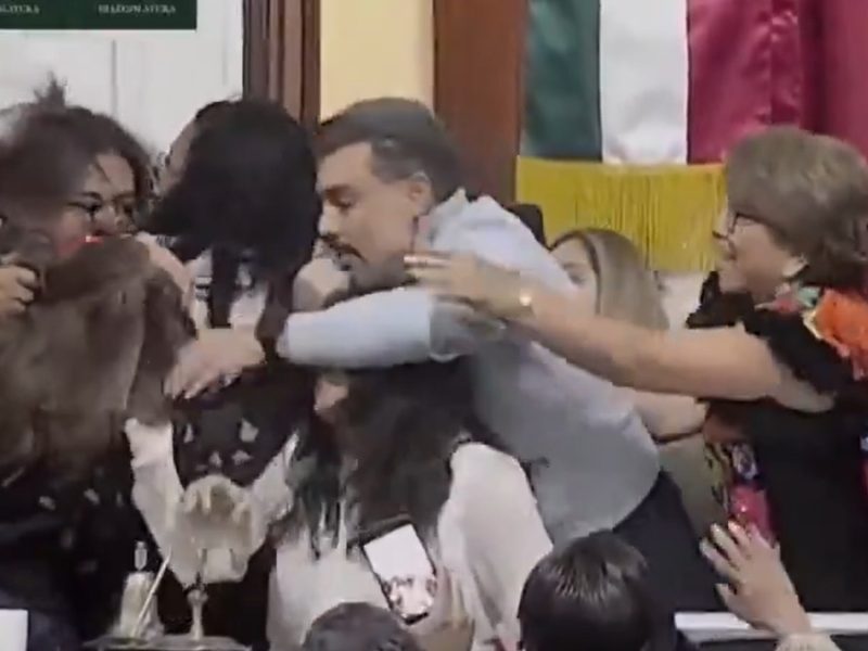 Jaloneos y gritos en CDMX