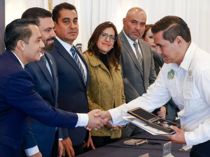 Reconocen a Jaziel Cruz tras 12 años como voluntario de Protección Civil