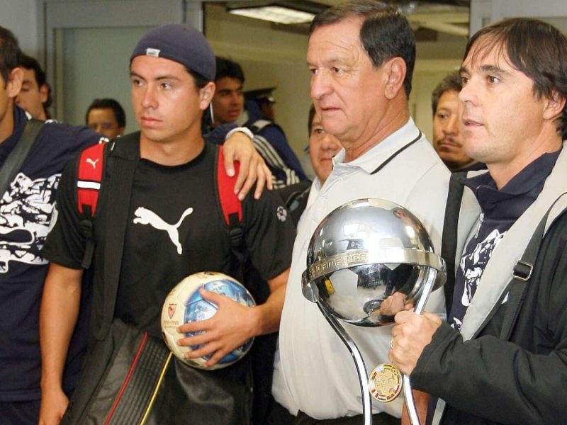 Juan Carlos Cacho cuenta que Enrique Meza lo quiso golpear y hasta lo persiguió hasta las regaderas