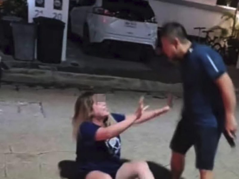 Captan a juez electo en pasada elección judicial agrediendo a mujer, la amenaza con arma