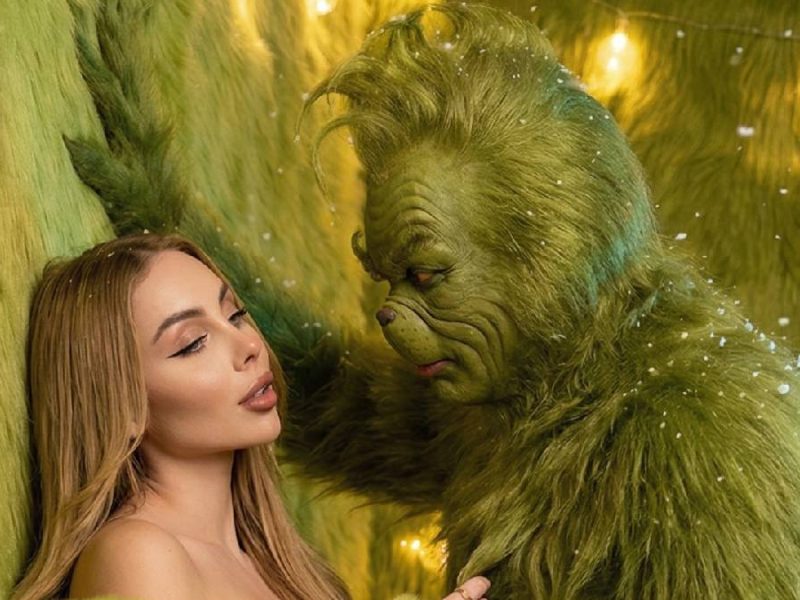 Maya Nazor posa con El Grinch en atrevida sesión navideña