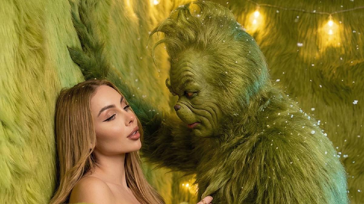 Maya Nazor posa con El Grinch en atrevida sesión navideña