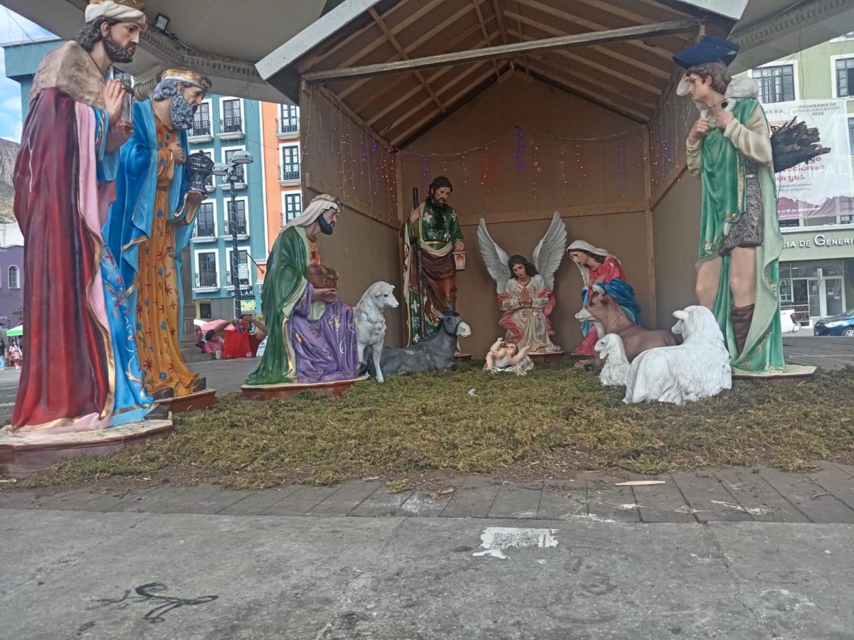 Así luce el Nacimiento frente al Reloj Monumental de Pachuca