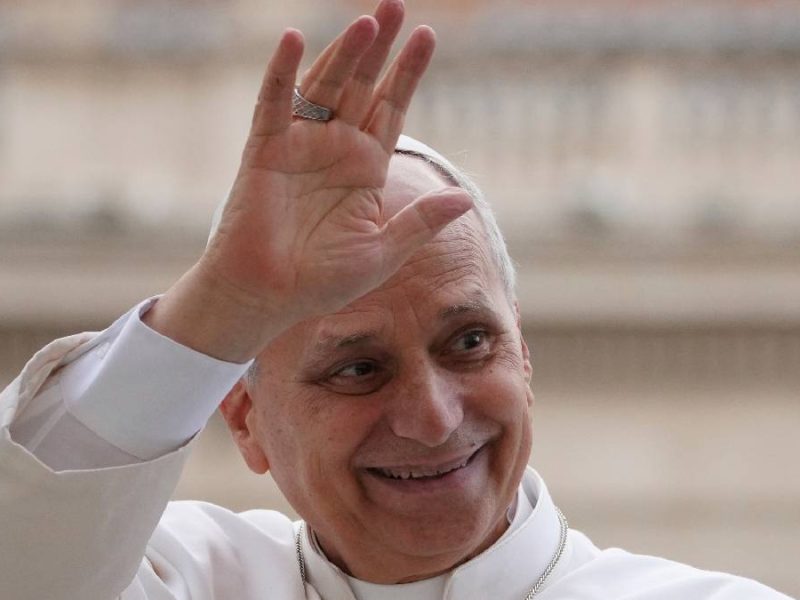 Critica el papa la “irracionalidad” de la disuasión militar en su primer mensaje anual de paz