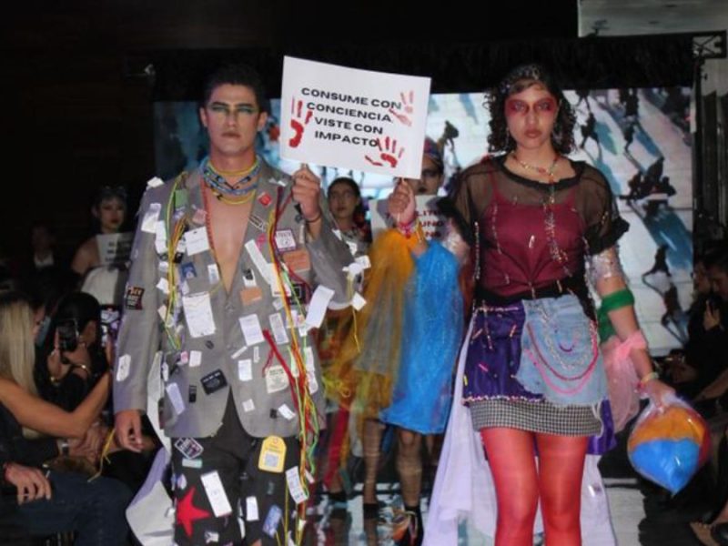 Pasarela Código Alpha de la Universidad EPCA