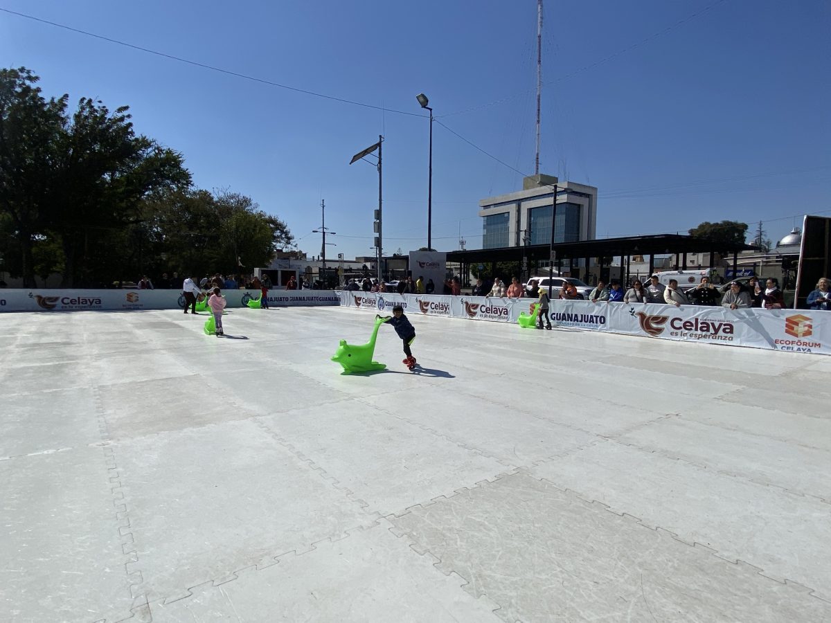 Pista de hielo sintética llega al Parque Morelos con tecnología suiza en Celaya