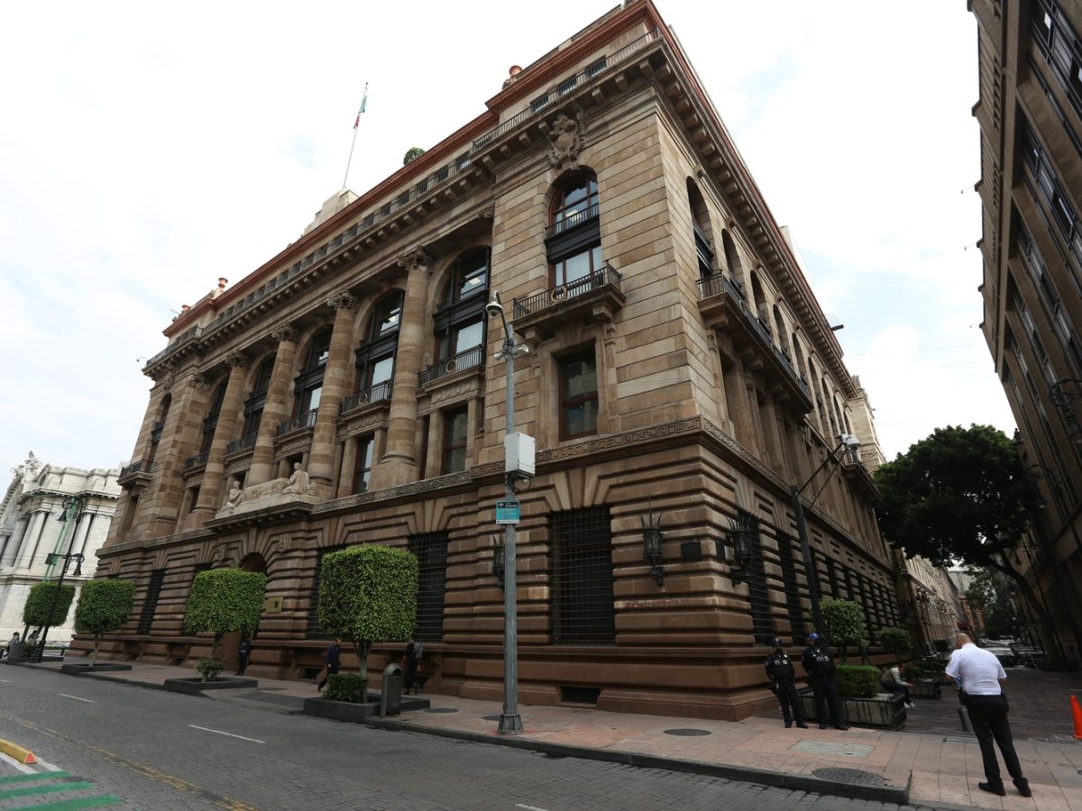 Asesta Banxico último recorte de 2025; baja tasa a 7%