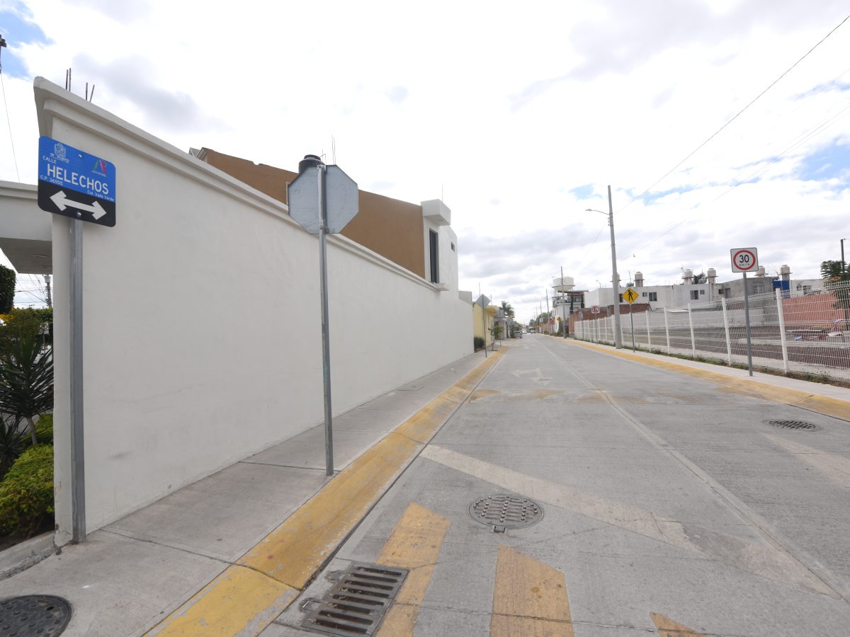 Se modernizan calles en Irapuato con rehabilitación integral