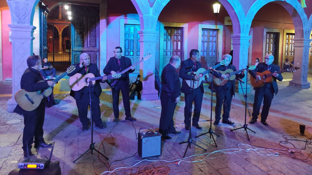 Serenata en tu Colonia León