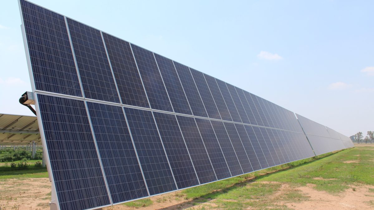 Intermitencia en la red por fuentes limpias obliga a impulsar el Almacenamiento Eléctrico.