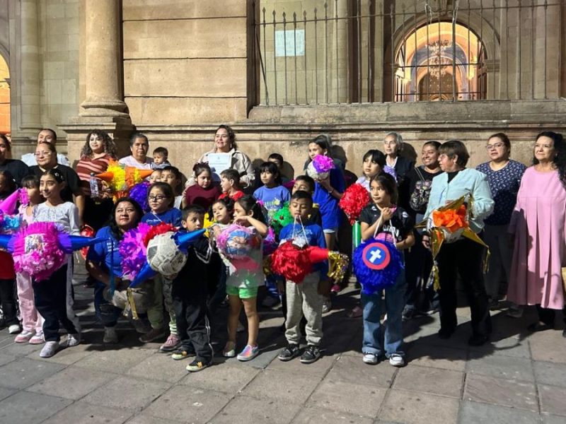 Taller de piñatas en el Barrio Arriba