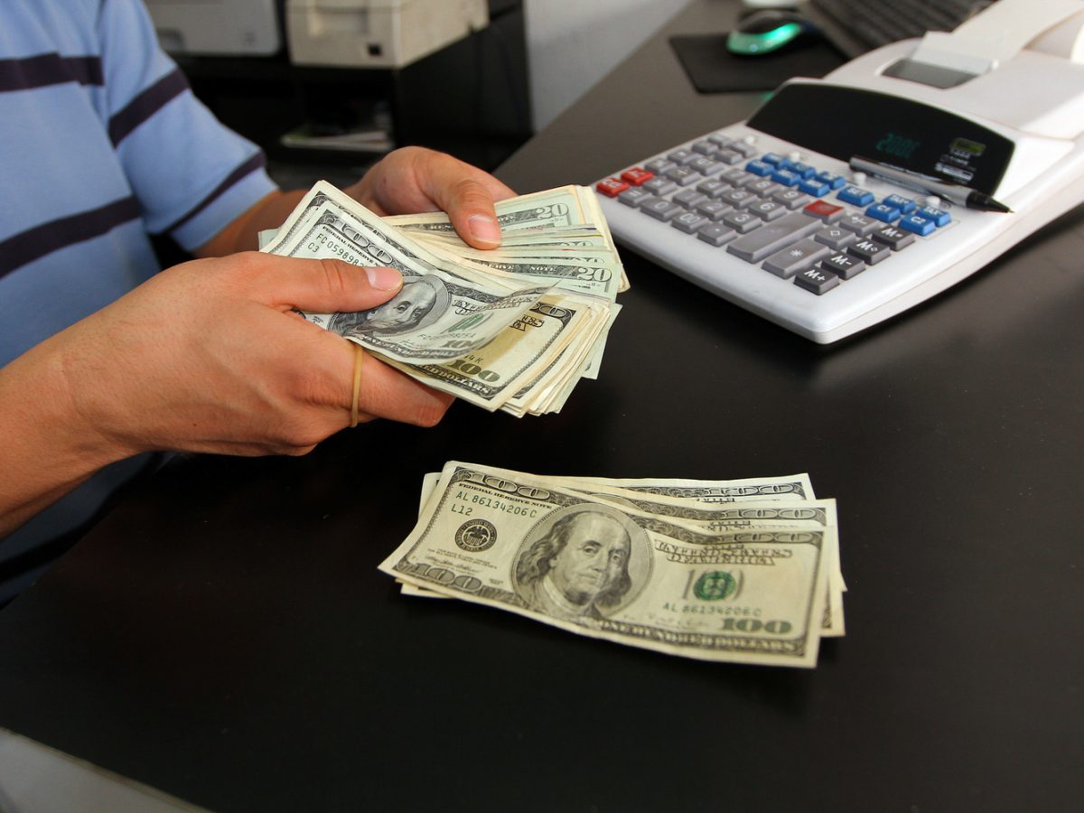 Pega a remesas vejez migratoria