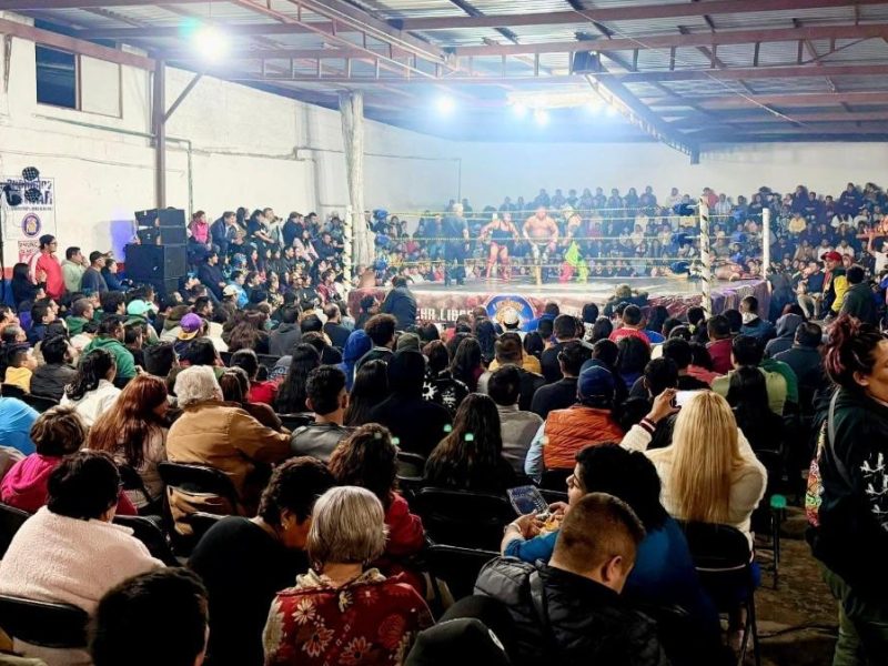 Lucha libre despide el año con doble función en Tulancingo
