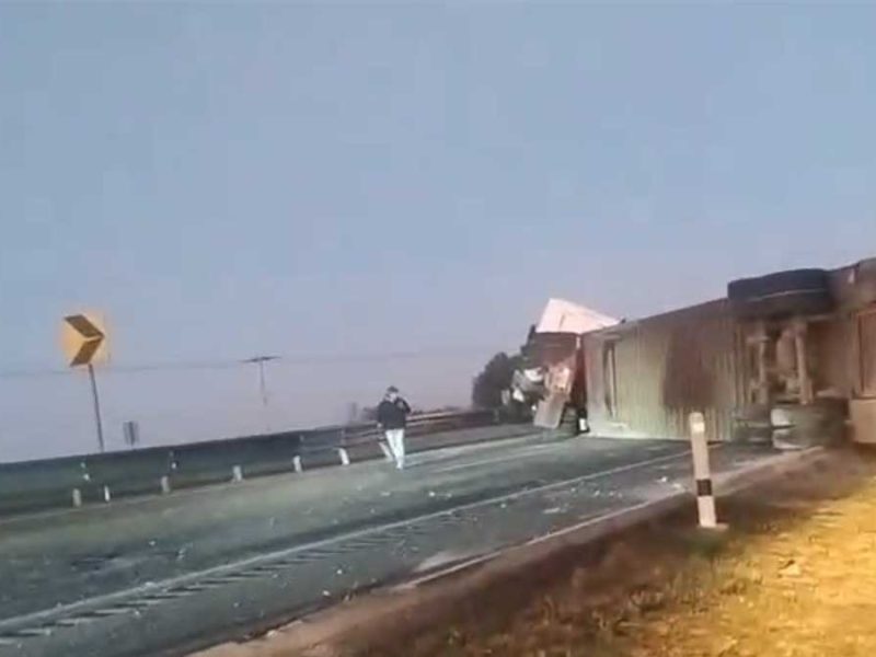 ¿Qué pasó en la autopista Apaseo-Celaya? Tráiler bloquea circulación por horas