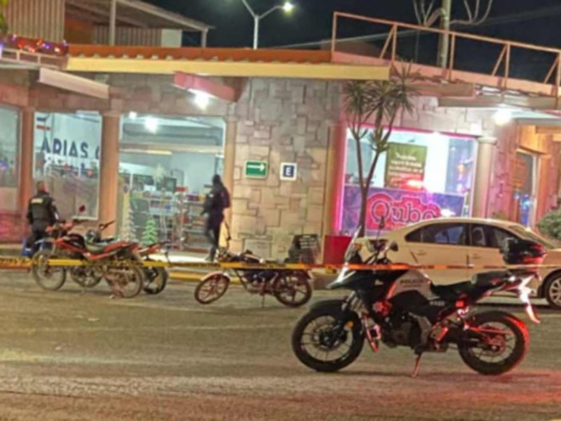 Descargan sus armas contra cuatro clientes de tienda en Pénjamo; los reportan graves