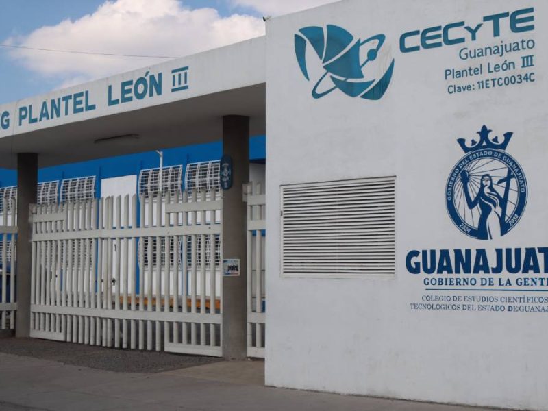 Obra inconclusa del CECyTE León III cumple 4 años paralizada por juicio legal; alumnos urgen espacios