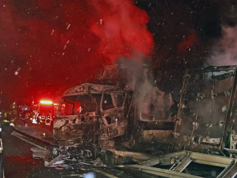 Choque múltiple en Japón deja dos muertos y 26 heridos