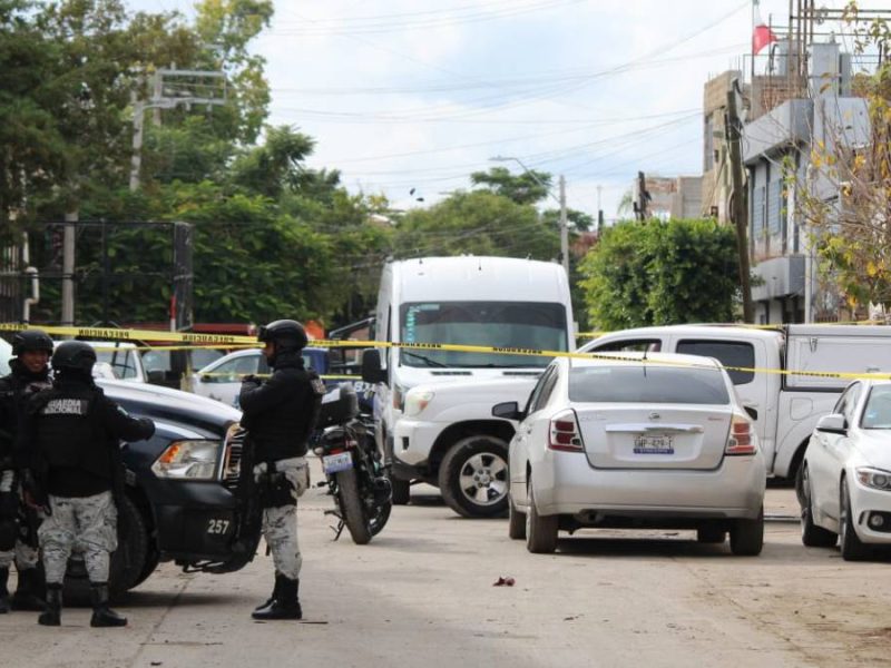 Hallan a conductor sin vida en La Piscina; tenía un impacto de bala y un arma cerca